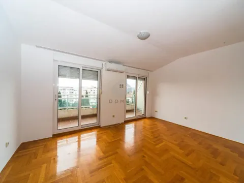 Sale, two bedroom apartment, 70m², Blok 9, Podgorica - image 2