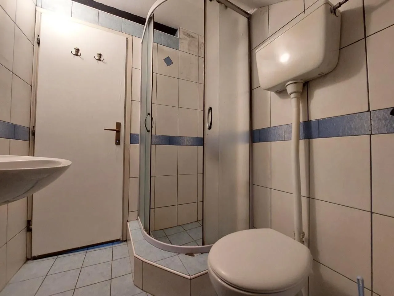 Izdavanje, dvosoban stan, 80m², Kalimanj, Tivat