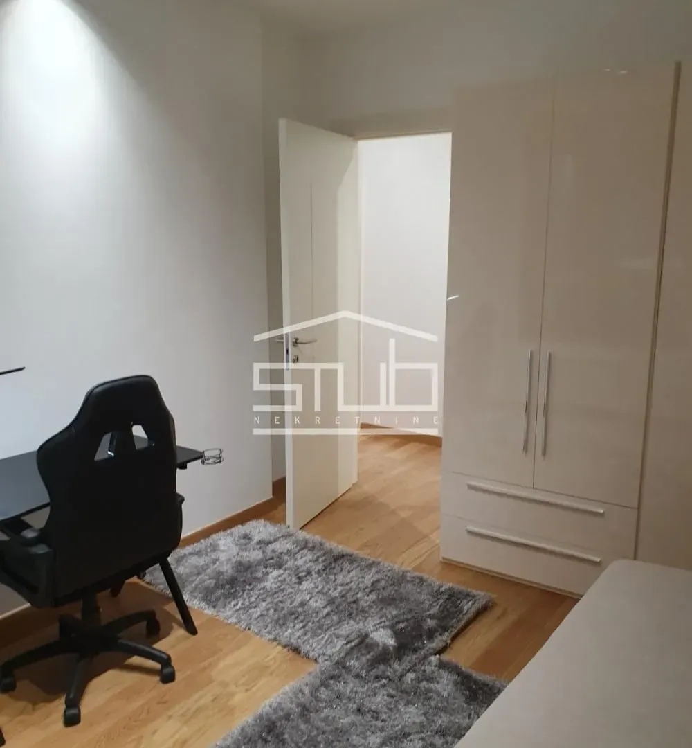 Izdavanje, trosoban stan, 105m², Novi Beograd Blok 65, Novi Beograd Sve Podlokacije