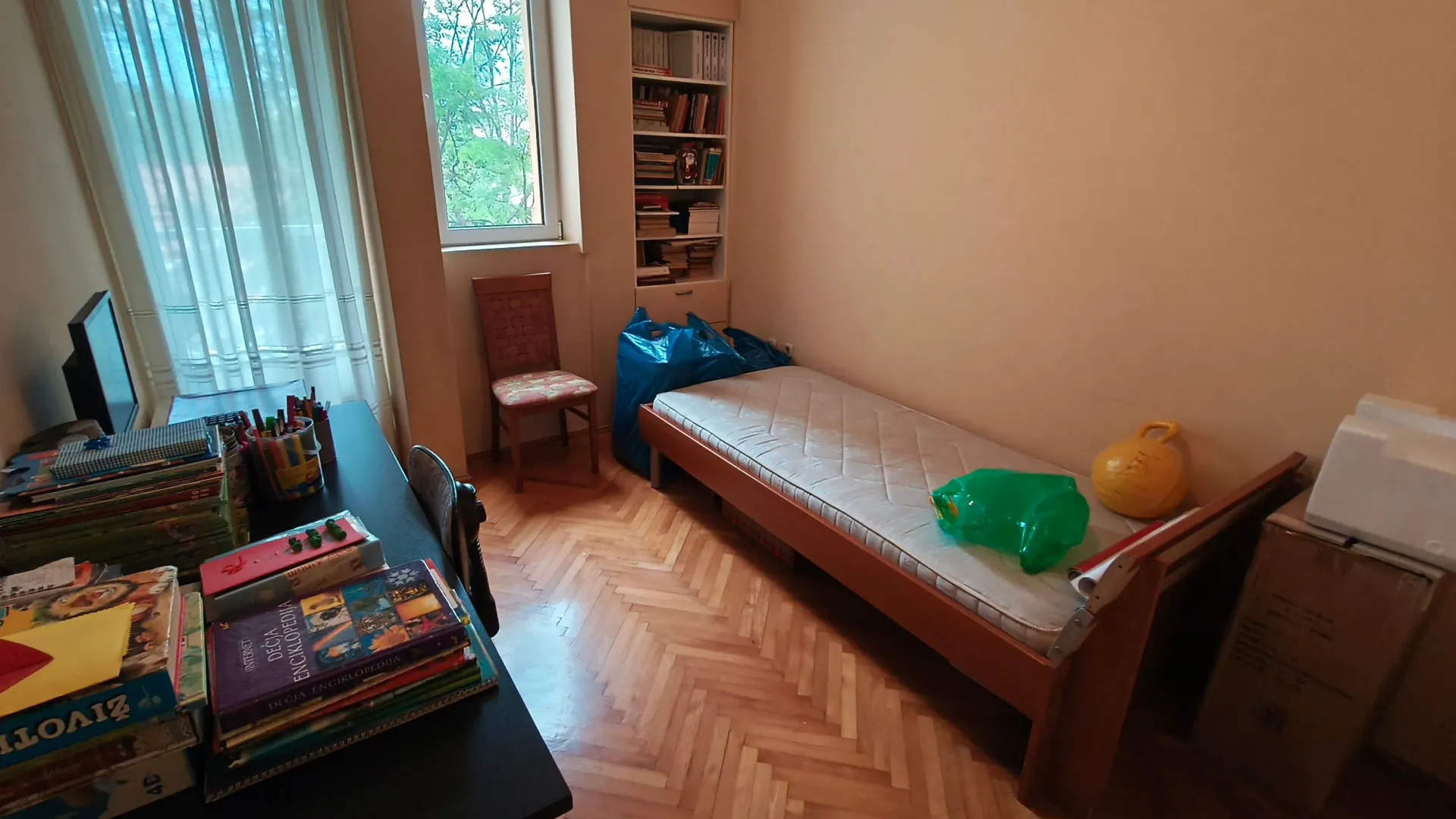 Prodaja, trosoban stan, 100m², Centar, Podgorica