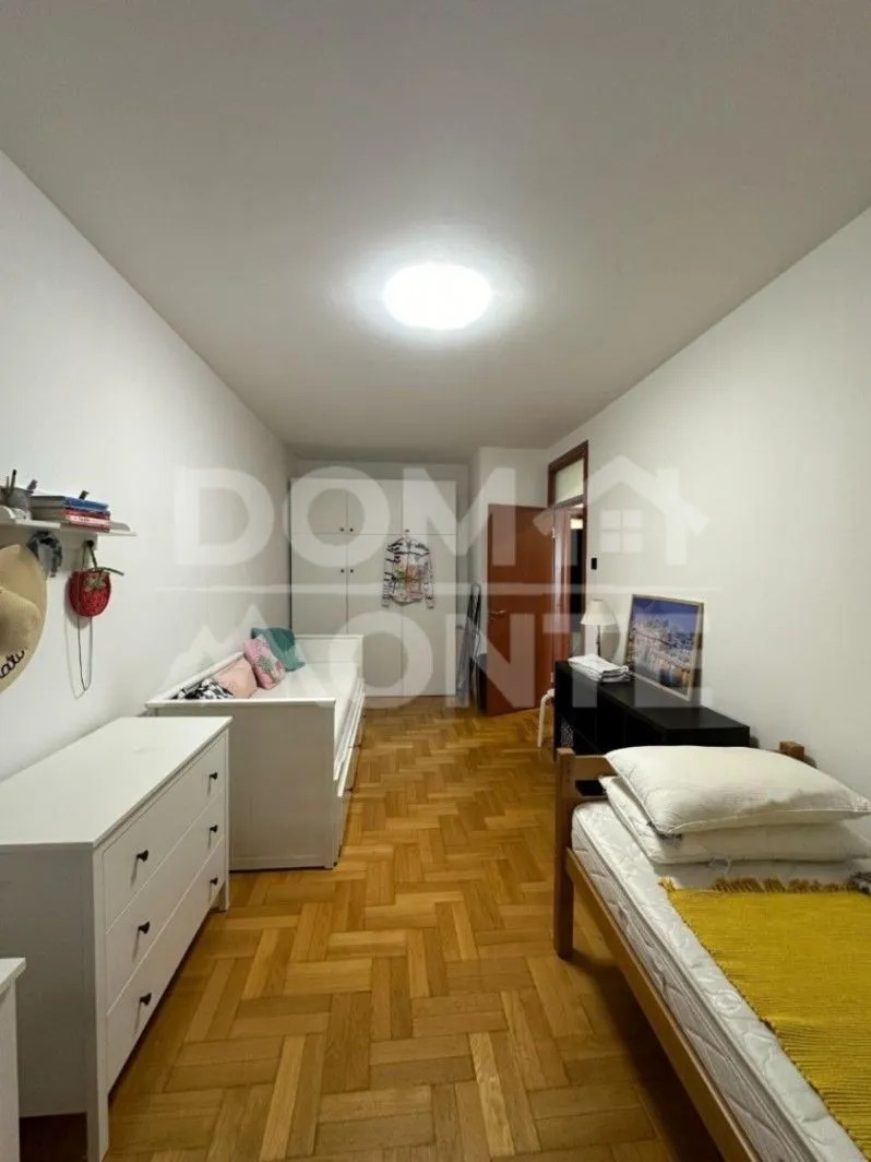 Izdavanje, dvosoban stan, 115m², Centar, Tivat