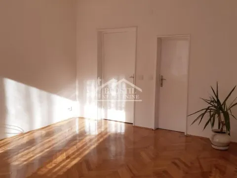 Izdavanje, trosoban stan, 78m², Stari Grad, Beograd - image 5