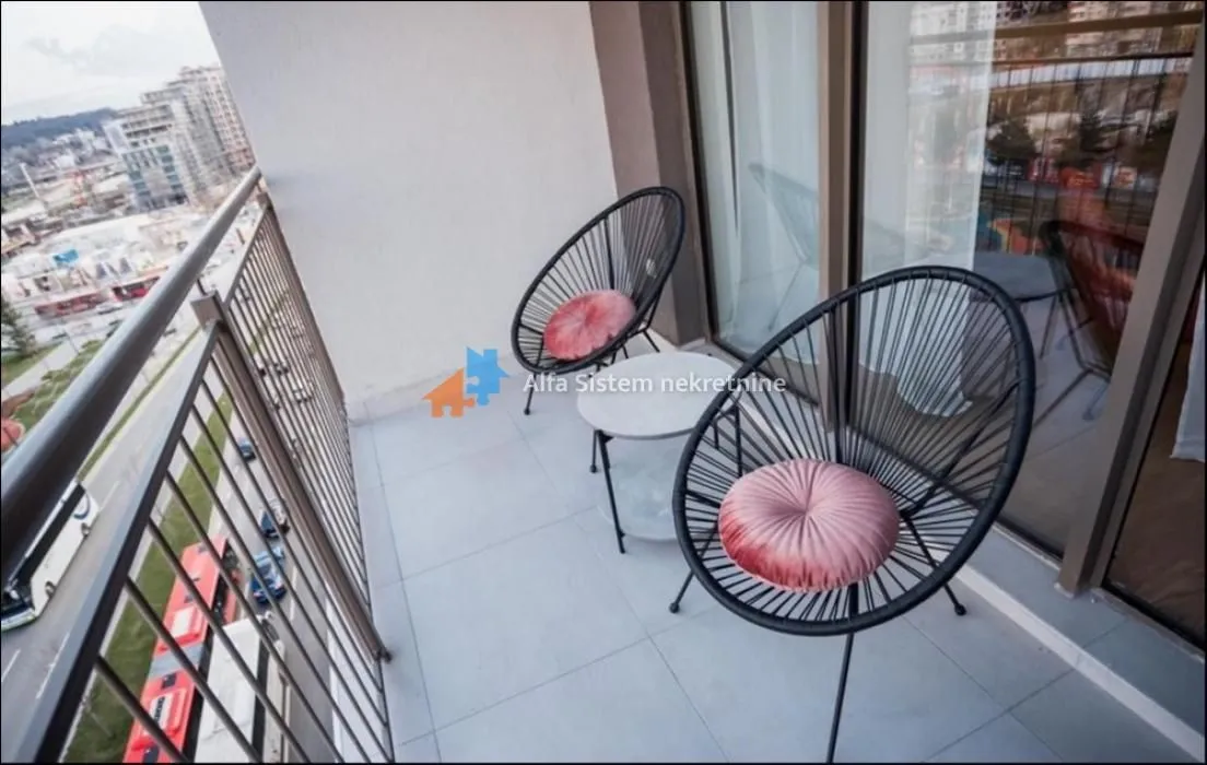 Izdavanje, dvosoban stan, 54m², Savski Venac, Beograd