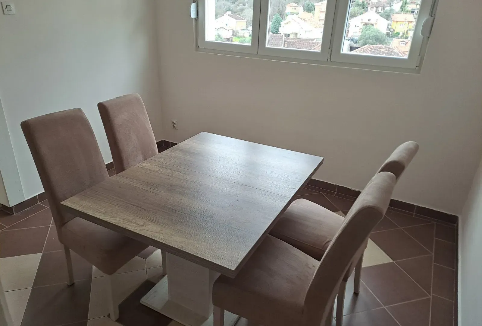 Izdavanje, jednosoban stan, 52m², Preko Morače, Podgorica