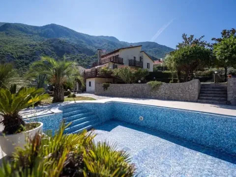 Sale, house, 450m², Kotor, Crna Gora