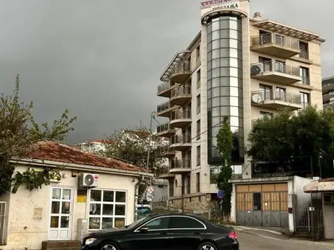 Sale, one bedroom apartment, 46m², Bečići, Budva - image 1