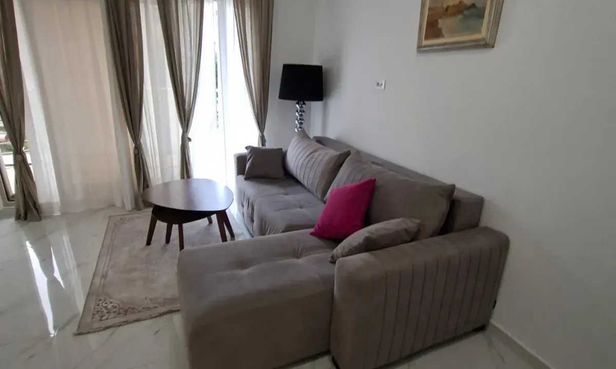 Rent, one bedroom apartment, 45m², Bulevar, Budva