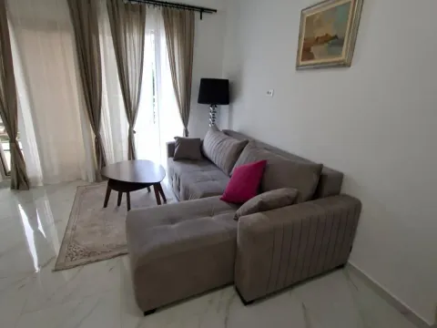 Rent, one bedroom apartment, 45m², Bulevar, Budva - image 1