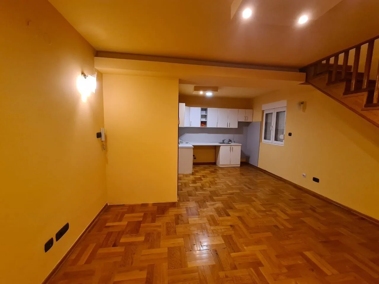 Izdavanje, četvorosoban stan, 90m², Zagorič, Podgorica