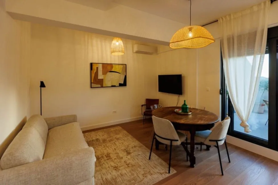 Izdavanje, jednosoban stan, 42m², Bečići, Budva