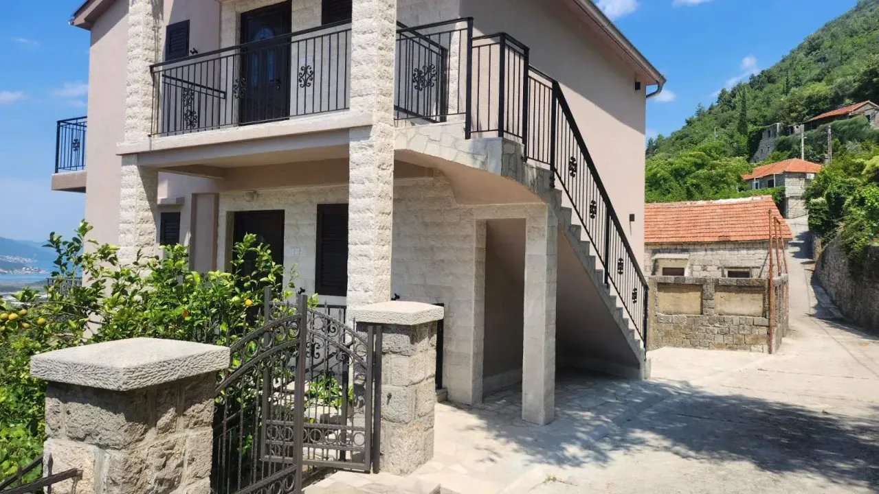 Rent, apartment, 65m², Kotor, Crna Gora
