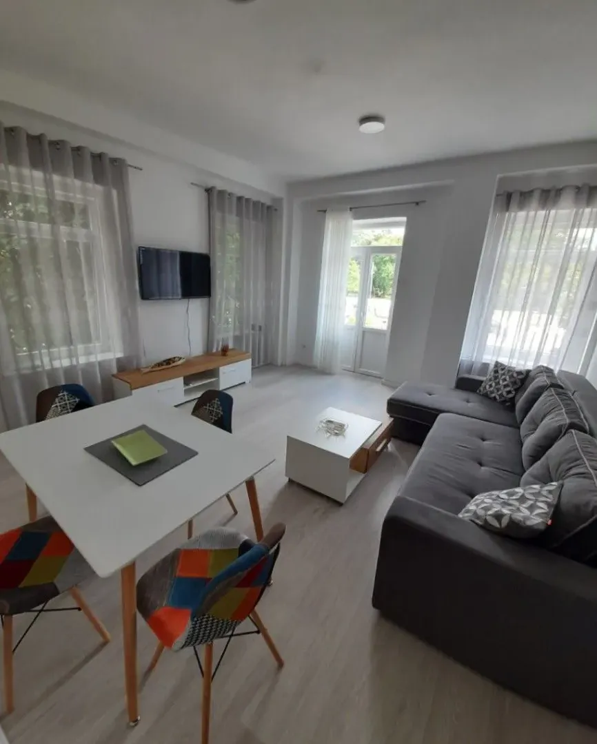 Izdavanje, jednosoban stan, 55m², Centar, Cetinje