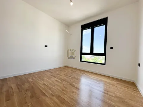 Izdavanje, poslovni prostor, 108m², City Kvart, Podgorica - image 10