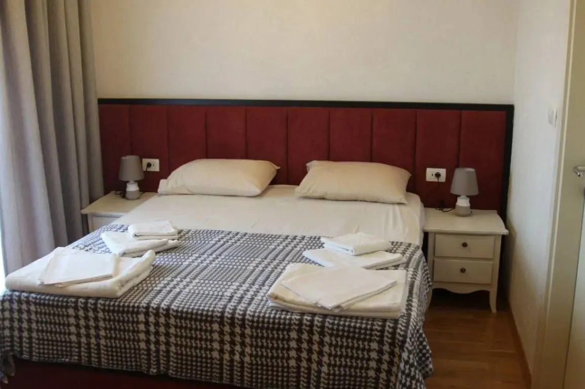 Rent, two bedroom apartment, 86m², Bečići, Budva