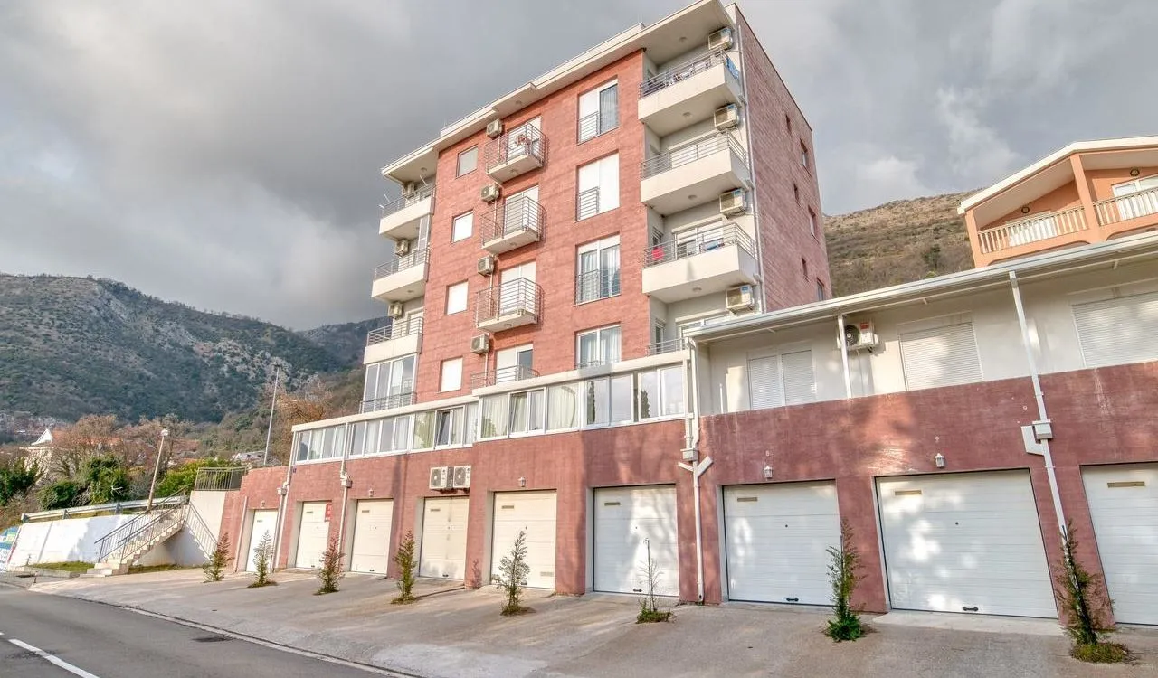 Sale, two bedroom apartment, 60m², Petrovac, Budva