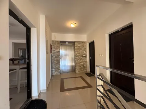Izdavanje, stan, 95m², Centar, Budva - image 11