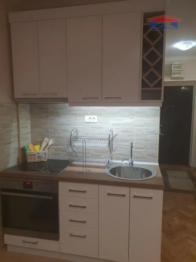 Izdavanje, jednosoban stan, 42m², Novi Sad, Srbija