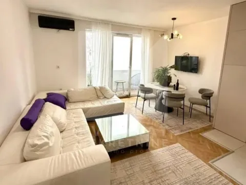 Izdavanje, dvosoban stan, 70m², Preko Morače, Podgorica - image 1