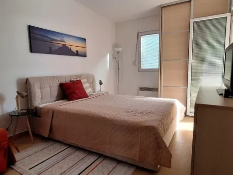 Rent, one bedroom apartment, 45m², Budva, Crna Gora - image 6