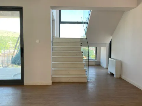 Rent, house, 300m², Vranići, Podgorica - image 12