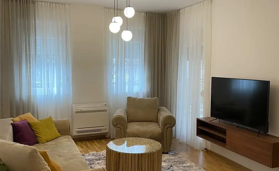 Izdavanje, dvosoban stan, 87m², Momišići, Podgorica