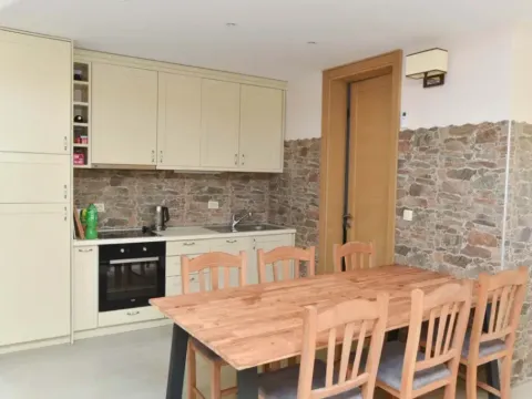 Rent, house, 300m², Radanovići, Kotor - image 4