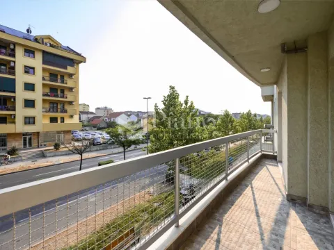 Rent, two bedroom apartment, 65m², Stari Aerodrom, Podgorica - image 11