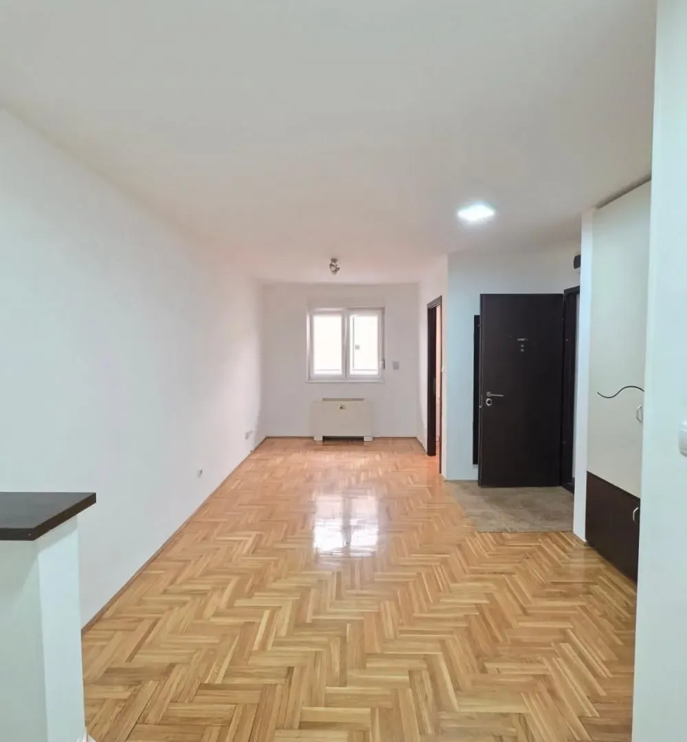 Prodaja, jednosoban stan, 30m², Zemun Sve Podlokacije, Beograd
