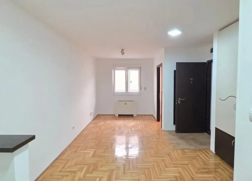 Prodaja, jednosoban stan, 30m², Zemun Sve Podlokacije, Beograd
