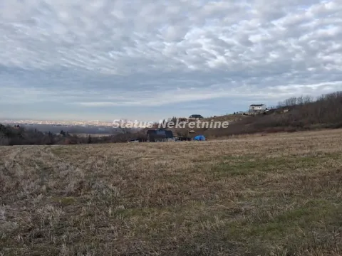 Pogled na zemljište i okolni pejzaž pri oblačnom vremenu. - image 24