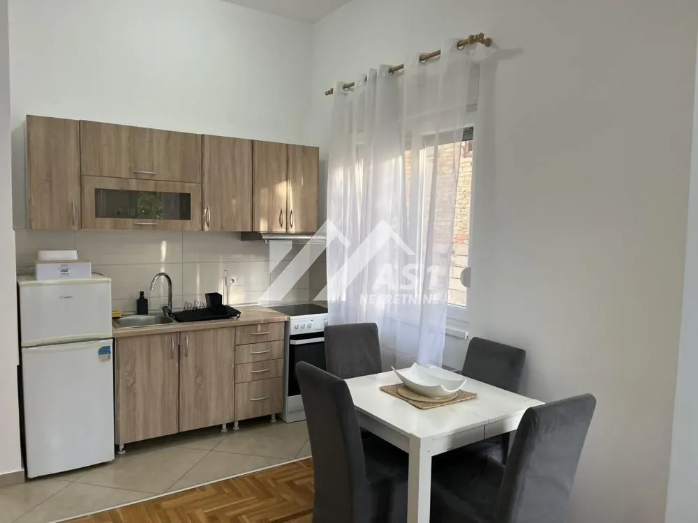 Izdavanje, jednosoban stan, 31m², Adamovićevo Naselje, Novi Sad Sve Podlokacije