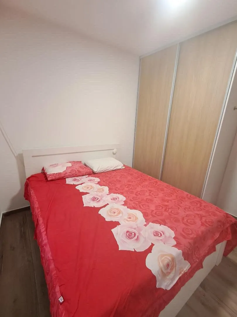 Izdavanje, dvosoban stan, 68m², Autobuska stanica, Podgorica