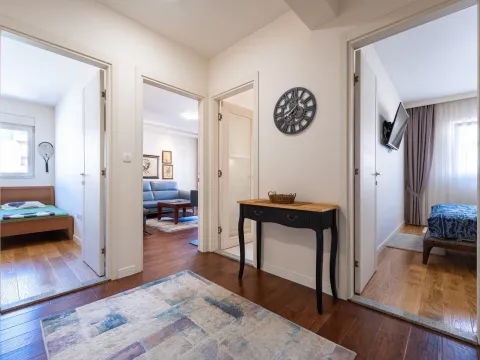 Rent, two bedroom apartment, 68m², Central Point, Podgorica - image 17