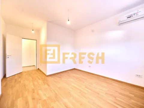 Prodaja, trosoban stan, 104m², Stari Aerodrom, Podgorica - image 9