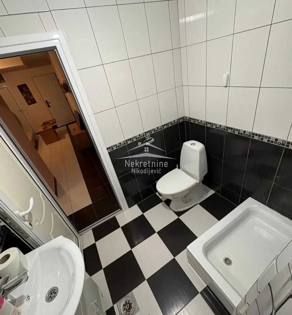 Izdavanje, jednosoban stan, 37m², Šumice, Beograd