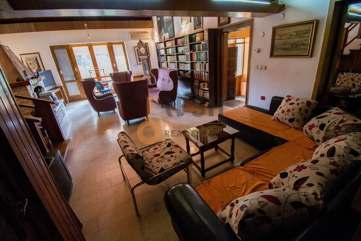 Sale, house, 330m², Masline, Podgorica