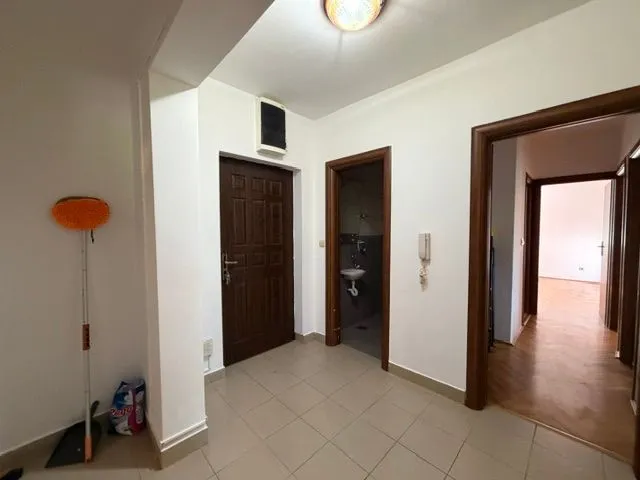 Prodaja, trosoban stan, 87m², Blok 6, Podgorica