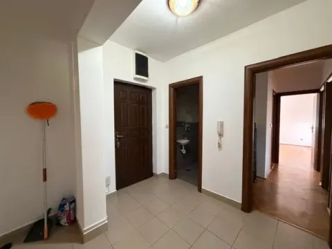 Prodaja, trosoban stan, 87m², Blok 6, Podgorica - image 7