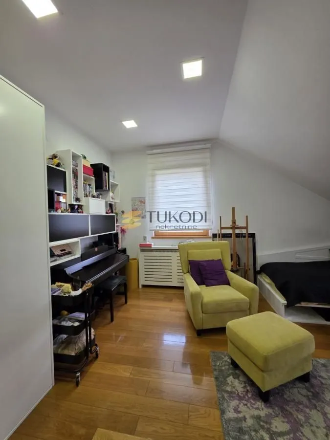 Prodaja, stan, 352m², Centar, Novi Sad