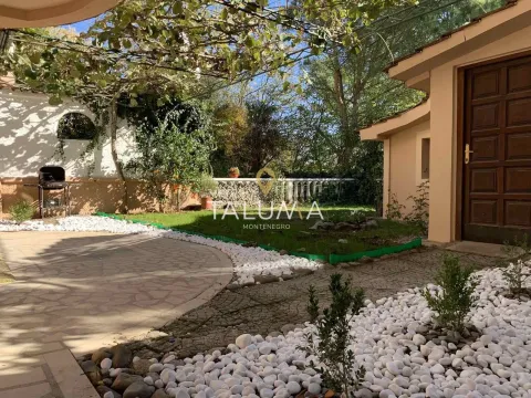 Izdavanje, trosoban stan, 110m², Gorica C, Podgorica - image 8