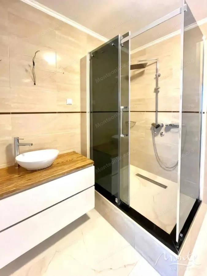 Prodaja, trosoban stan, 241m², Dobre Vode, Bar