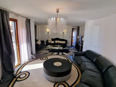 Izdavanje, dvosoban stan, 180m², Gorica C, Podgorica