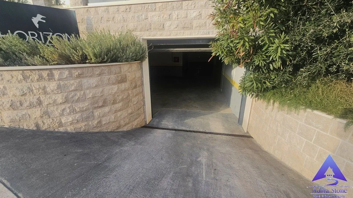 Sale, one bedroom apartment, 52m², Bečići, Budva