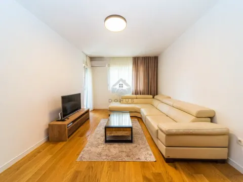 Izdavanje, dvosoban stan, 70m², Central Point, Podgorica - image 16