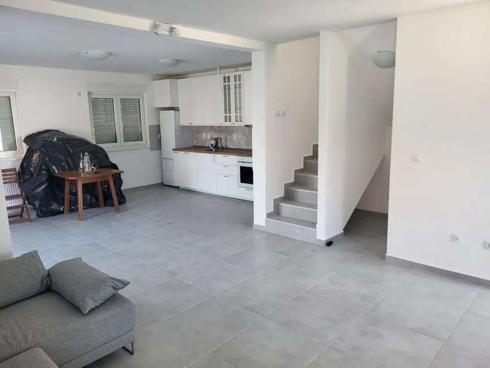Izdavanje, kuća, 160m², Zvezdara Sve Podlokacije, Beograd