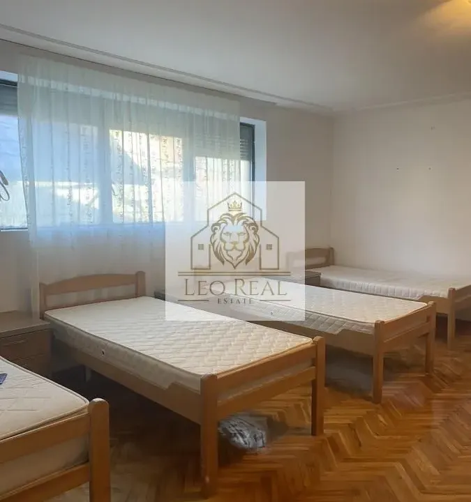 Izdavanje, kuća, 330m², Dobanovci, Surčin