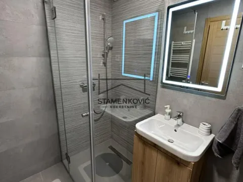 Izdavanje, dvosoban stan, 65m², Centar, Novi Sad - image 13