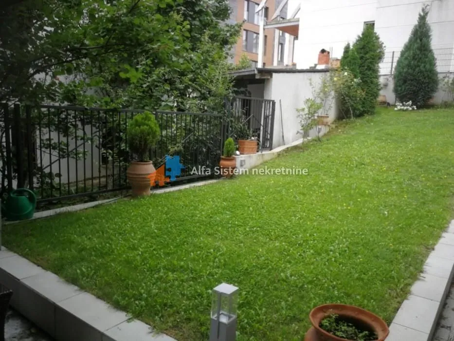 Izdavanje, trosoban stan, 95m², Savski Venac, Beograd