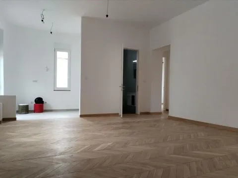 Izdavanje, četvorosoban stan, 115m², Savski Venac, Beograd - image 10