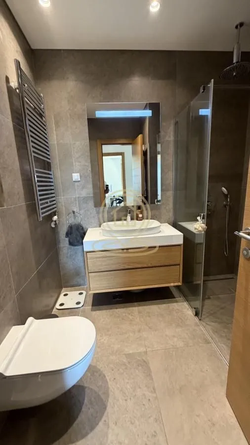 Izdavanje, trosoban stan, 89m², Savski Venac, Beograd